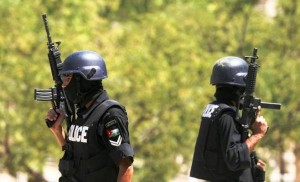 مختل عقليا يضرم النار بأربعة مساجد في عمّان .. والامن يلقي القبض عليه