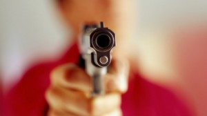 إصابة شاب بعيارات نارية قاتلة على يد شقيقه بالاغوار الشمالية