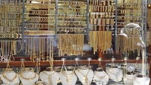 مجهولون يسطون على صاحب محل مجوهرات وسرقة مبلغ مالي في اربد