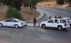 مطلوبان يدهسان رجلي أمن ويصيبان طفلاً و3 مواطنين في عجلون