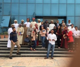 طلبة قانون “عمان العربية” في محكمة الشرطة للاطلاع على الاجراءات