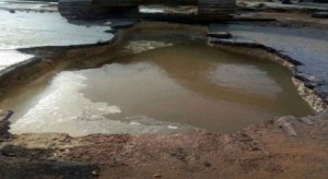 كسر خط المياه الرئيسي يغلق نفق دوار المدينة الرياضية جزئيا