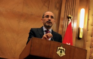 بالأسمــاء ... نقل (28) موظفاً دبلوماسيّاً من سفاراتنا في الخارج إلى المركز