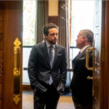 ولي العهد ينشر صورة له برفقة جلالة الملك عبدالله الثاني في قصر الحسينية