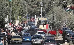 التحقيق بفيديو يبين مشاجرة بين سائق مركبة عمومية وحافلة تقل فتيات