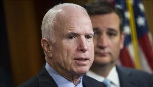 السيناتور الأمريكى جون ماكين يوصى بعدم حضور ترامب جنازته ويطلب بنس بديلا