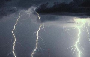 أمطار رعدية ومنخفض حتى الخميس .. وتحذير من تشكل السيول