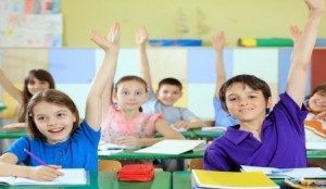 165 ألف طالب وطالبة بالصف الثالث يخضعون لاختبار وطني