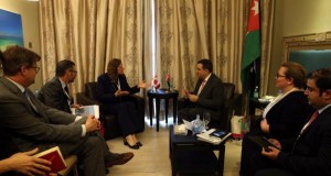 الفاخوري يبحث مع مسؤولين دوليين توفير دعم تمويلي ميسر للأردن