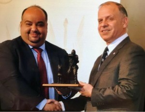 صاحب السمو الملكي الأمير فيصل بن الحسين المعظم  يكرم الشركه الاردنيه للطيران على هامش معرض سوفكس 2018.  ممثلة بالكابتن زهير محمد الخشمان