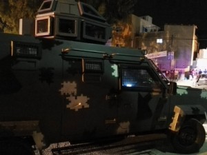 بالصور .. اشتباكات بين الامن والمواطنين والاعتداء على مركز امني بجرش