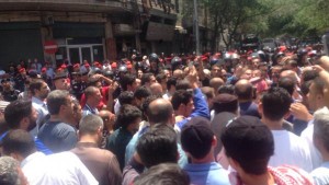 مسيرة شعبية من امام المسجد الحسيني