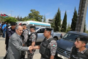 وزير الداخليه يوجه العاملين في الاجهزة الامنية الاستمرار بسياسة ضبط النفس