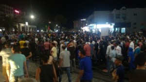 الآلاف قرب الرابع يطالبون برحيل الملقي