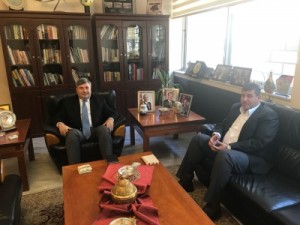 السعود يثمن موقف تركيا بطرد السفير الاسرائيلي .