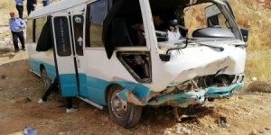 23 إصابة بتدهور باص "كوستر" في الزرقاء