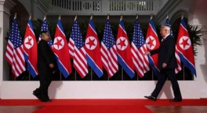 بالفيديو ... مصافحة تاريخية بين ترمب وكيم