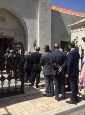 حضور خجول للمهنئين في رئاسة الوزراء ..صور