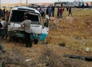 إصابة (12) شخصاً اثر حادث تدهور باص كوستر خط (عمان- وادي السير)