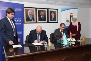 شركة الزرقاء للتعليم والاستثمار ووكالة بترا توقعان اتفاقية تعاون