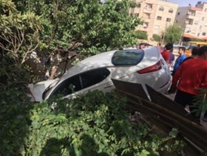 "مفحط" يتسبب بحادث سير بالهاشمي الشمالي ويلوذ بالفرار ..صور