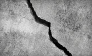 الرصيفة .. اخلاء منزلين لوجود تصدعات وتشققات