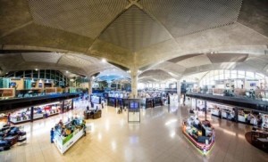 اعادة اثنين من موظفي الضريبة اثناء محاولتهم مغادرة البلاد