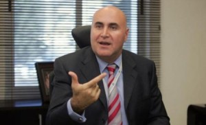 الحكومة تمنح 3 مستثمرين عرب الإقامة الدائمة