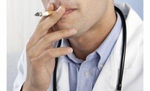 تحويل 15 طبيبا بمستشفى الزرقاء إلى المحكمة بسبب التدخين