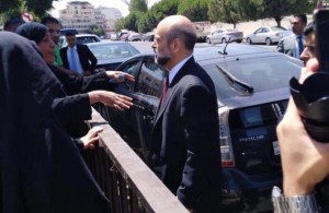 الرزاز يتعهد بإعادة النظر في "العفو العام"