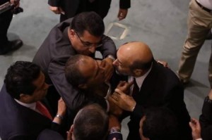 يد الوزير "الحنيفات" حول عنق المواطن ثير سخط الرأي العام