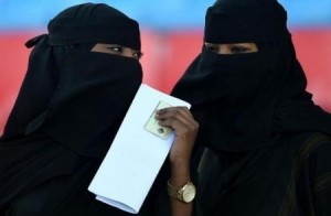 جدل سعودي بعد إعلان توظيف يشترط كشف الوجه