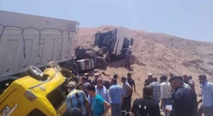 بالصور ... 7 وفيات اثر حادث تصادم مرّوع بين باص وقلاب في العقبة