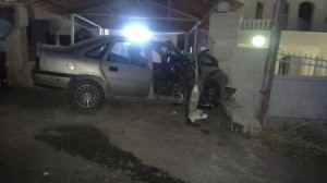 بالصور .. وفاة شخص واصابة 3 اخرين اثر اقتحام مركبة لجدار منزل في اربد