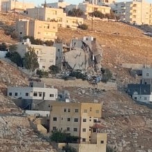 أحد المتحصنين في عمارة السلط استخدم أطفاله درعاً بشرية اثناء العملية