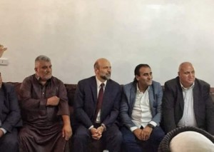 بالصور ... رئيس الوزراء يزور بيوت عزاء الشهداء القوقزة وبني ياسين