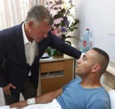 الملك يعود مصابي الأجهزة الامنية في مدينة الحسين الطبية