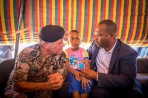 الملك يقدم واجب العزاء بشهداء الواجب (صور، فيديو)