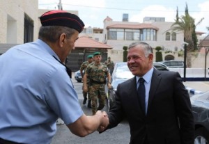 بالصور....جلالة يزور مديرية الامن العام والمديرية العامة لقوات الدرك