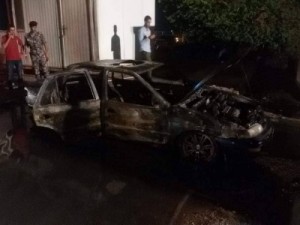 حريق " مركبة" اثر التماس كهربائي بالقرب من ساحة الثورة بالعقبة ...ولا اصابات