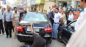 حقيقة قيام " وزير " بتحويل لوحة سيارة " حكومية " الى بيضاء لخدمة منزله ؟!