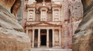 وفاة سائحة من الاحتلال إثر ضربة شمس في مدينة البتراء