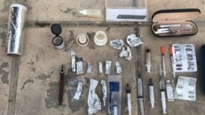 بالصور..القبض على اربعة اشخاص من مروجي المخدرات في الرصيفة والقسطل