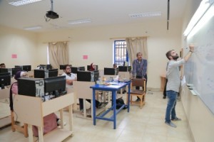 جامعة الزرقاء تعقد ورشة الصحافة الرقمية