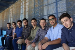 تكريم الطلاب الأوائل في الثانوية العامة من الفوج الثالث عشر في مدارس النظم الحديثة