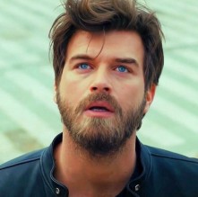 بالفيديو والصور...كيفانش تاتليتوغ فقد وسامته و"معجباته"...وجه شرير و"كرش"