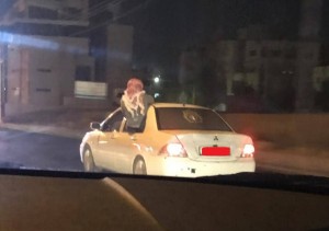 القبض على سائق مركبة اثار الرعب وعرض حياة المواطنين للخطر في عمان