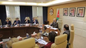 الرزاز: الأزمات الخارجية كلفت الأردن 17 مليار دولار