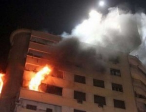 حرق شقق سكنيه بعد وفاة شاب ثلاثيني اثر مشاجرة في الغويرية بالزرقاء