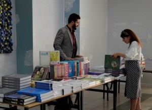 معرض للكتاب الجامعي في كلية العمارة والتصميم بجامعة عمان الأهلية